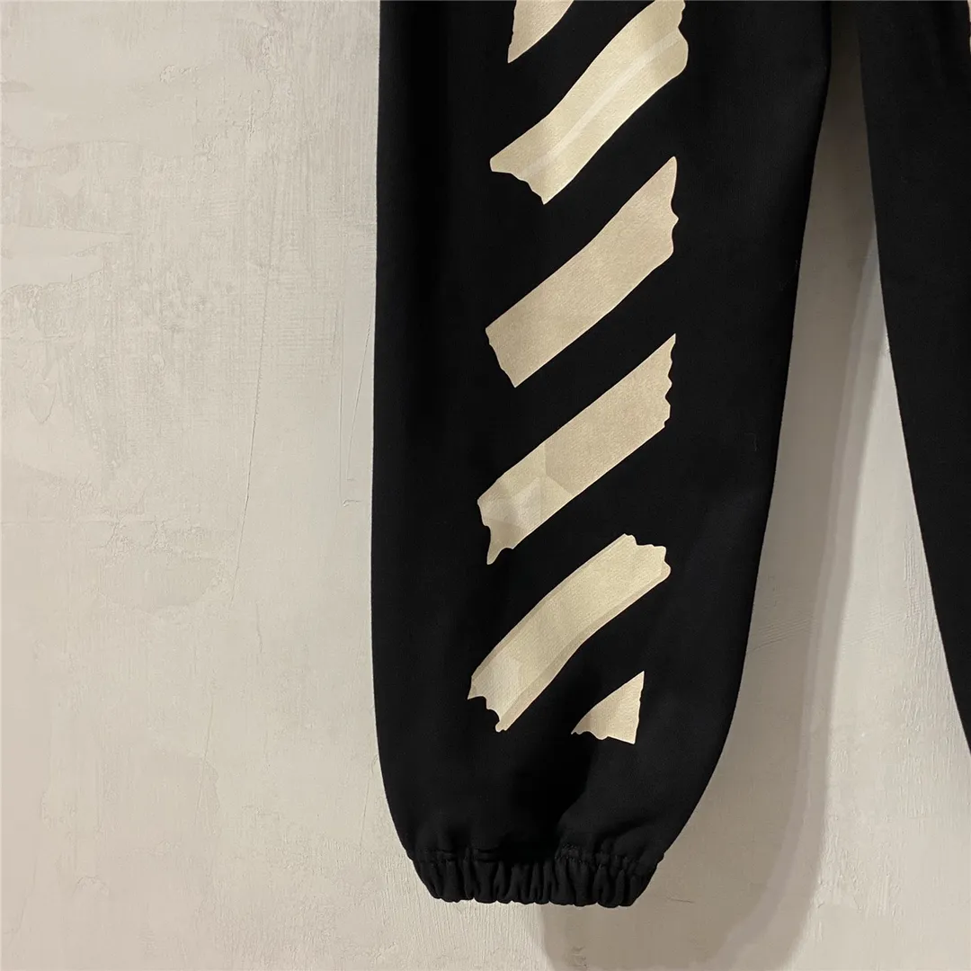 The top tested version for spring and autumn OFF WHITE OW patch bronzing tape arrow sweatpants, the same style pure cotton loose trousers for men and women couples, OW men's and women's loose leg-fitting sports casual pants, with anti-counterfeiting technology on the back, the real over-the-top version, OW yellow glue, obvious signature, unique high street style! The stylized design is printed on a classic frame, and a layer of foundation-colored colloid with a graffiti effect is superimposed on the printing. It is visually very consistent with the theme, as if a layer of tape has been pasted, and the design is brilliant! Heavy, tougher and retro, the main elements are heavily engineered, the micro-profile version is suitable for both men and women, surrounded by more street-style inkjet elements, and the inkjet style of street graffiti is everywhere. The printing is done on a Japanese-owned Mimaki printing machine, with no edges or burrs. Inkjet heat transfer is hot-pressed and cold-teared, and the high temperature is 180 degrees. The front piece needs to be pressed twice (the second time requires 180kg of air pressure). The transparent fabric pattern is anti-scratch and ironing, and the printing does not fog up. The semi-transparent tape in the front circle can reveal the covered part of the printing below. The color of the golden printing on the tape is not a flat color, and the colors of the tape printing are different in depth. The wash label is also customized according to the original font from the company. The accessories still use the full line of correct accessories. The rectangular woven collar label design has canceled the previous three-dimensional silicone feel font and changed it to a fully woven collar label. You can see fluorescent fonts on the collar label. The five-link silicone hang tag, the three-link washable label and the zebra crossing packaging line are still the same. Size chart Hips 56, recommended 120-150 catties M pants length 104 waist 80 hips 58 recommended 150-170 catties L pants length 106 waist 82 hips 60 recommended 170-190 catties (the waist is elastic and can be enlarged) Color: Black White P: 360